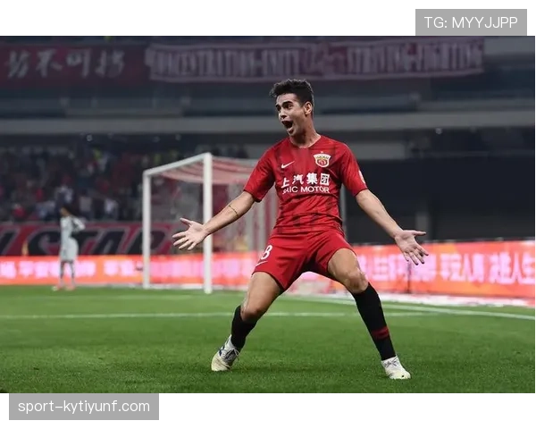 奥斯卡从中超核心到留洋转型：能力适配与职业轨迹解析